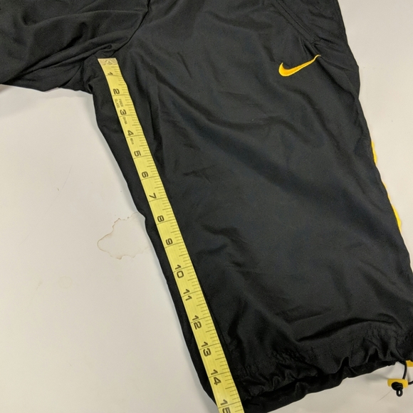 Nike Livestrong capris/shorts - Picture 5 of 6
